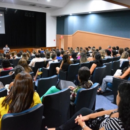 Palestras para mães no Sartre SEBCOC em Salvador.